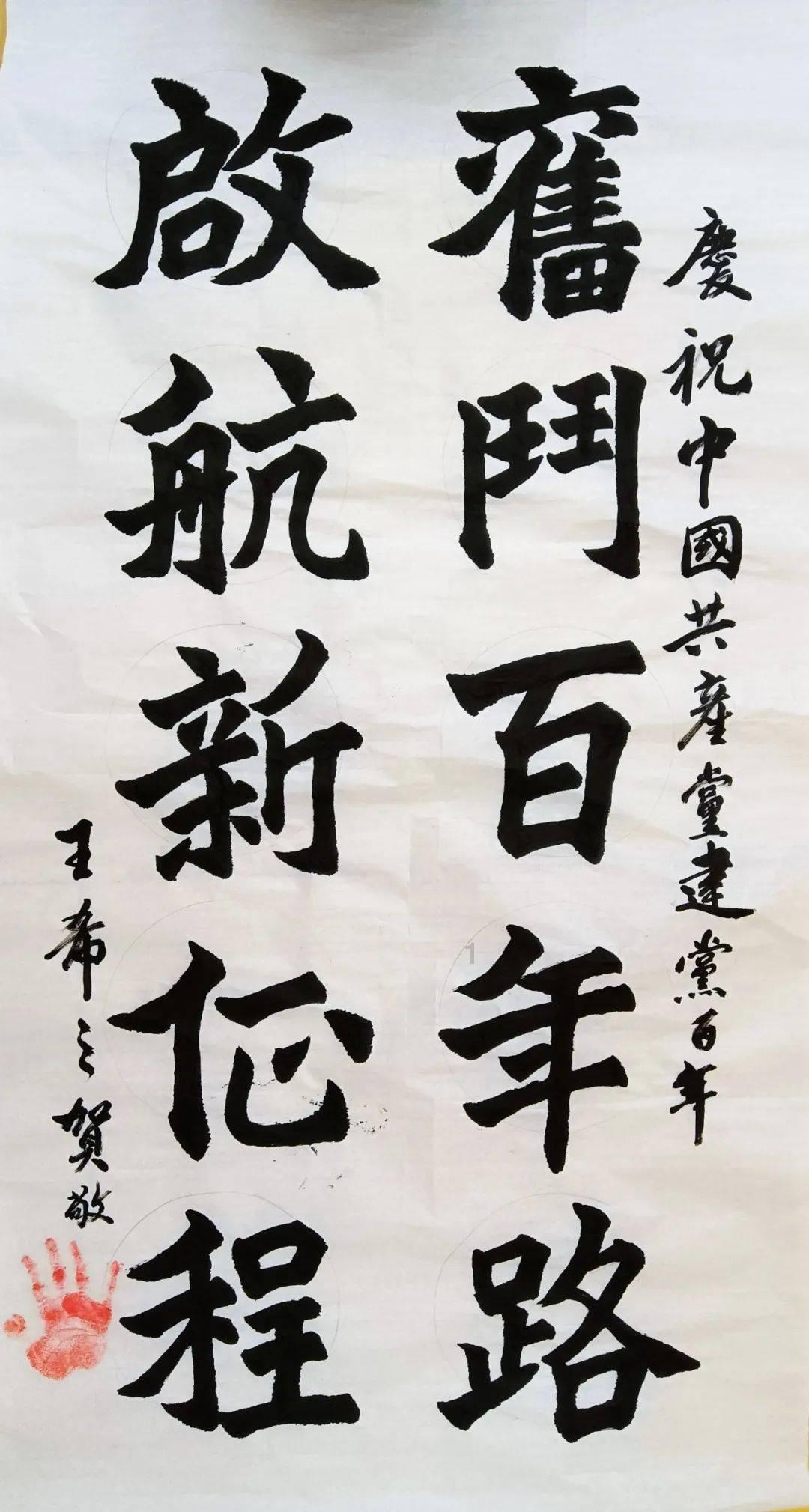 一个女人请各种男人赚钱，然后买车开了一家服装店。这是她的技能吗？游戏画面